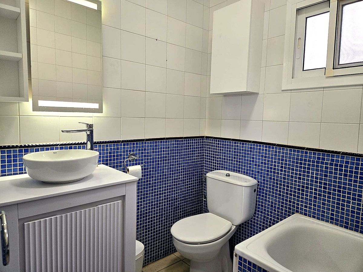Se vende Finca - Cortijo de 2 dormitorios en Costa Del Sol, Málaga, España