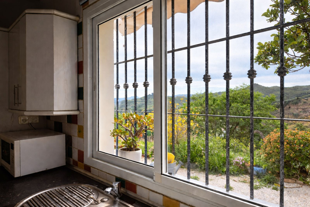 Se vende Finca - Cortijo de 2 dormitorios en Costa Del Sol, Málaga, España
