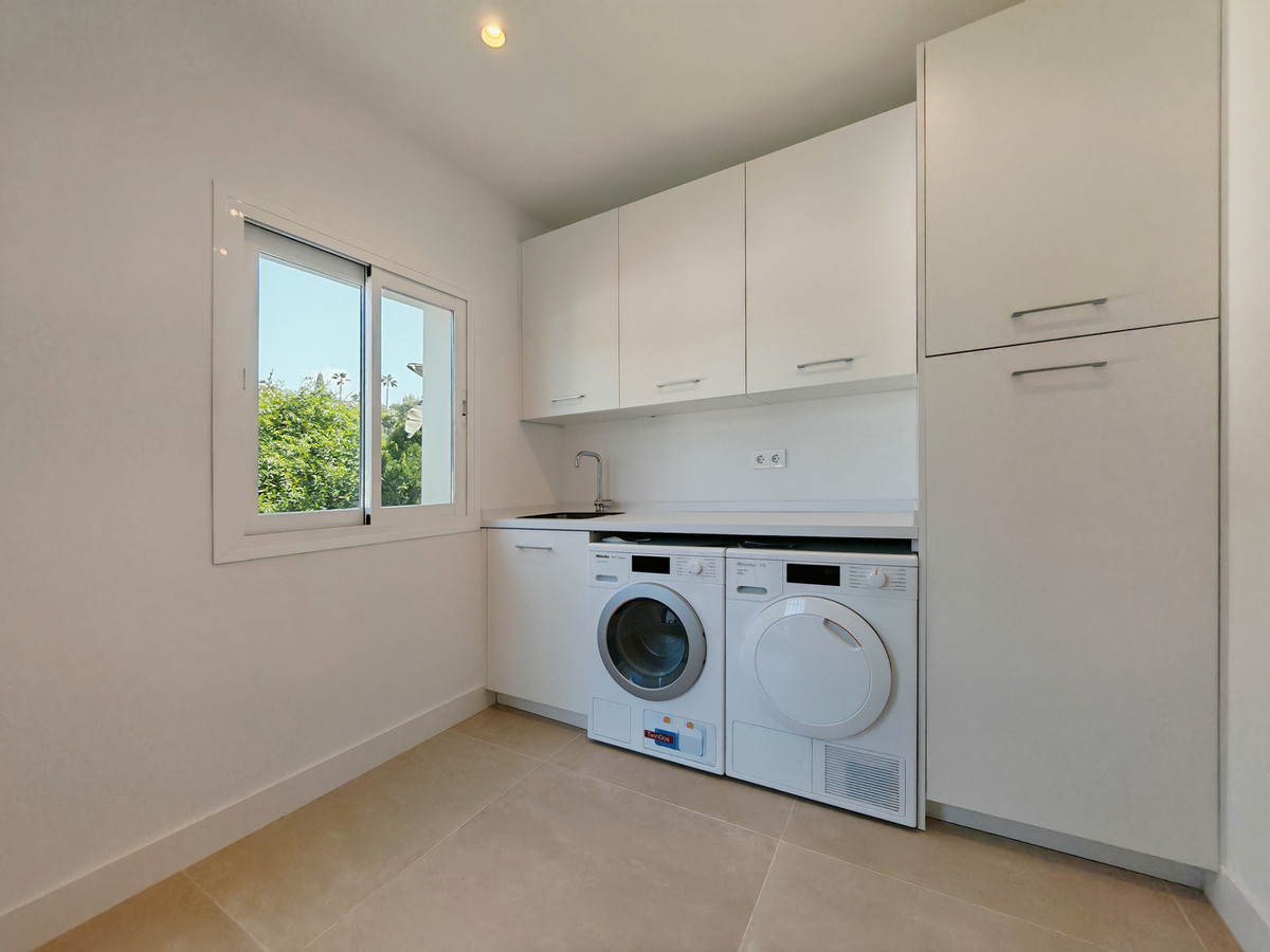 Se vende Villa - Chalet de 4 dormitorios en Costa Del Sol, Málaga, España