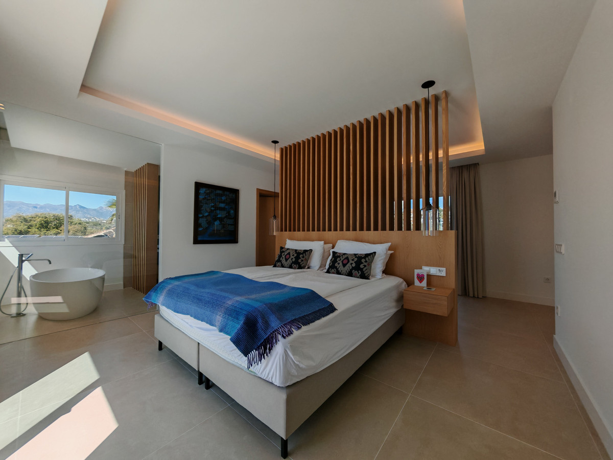 Se vende Villa - Chalet de 4 dormitorios en Costa Del Sol, Málaga, España