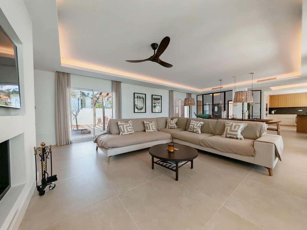 Se vende Villa - Chalet de 4 dormitorios en Costa Del Sol, Málaga, España