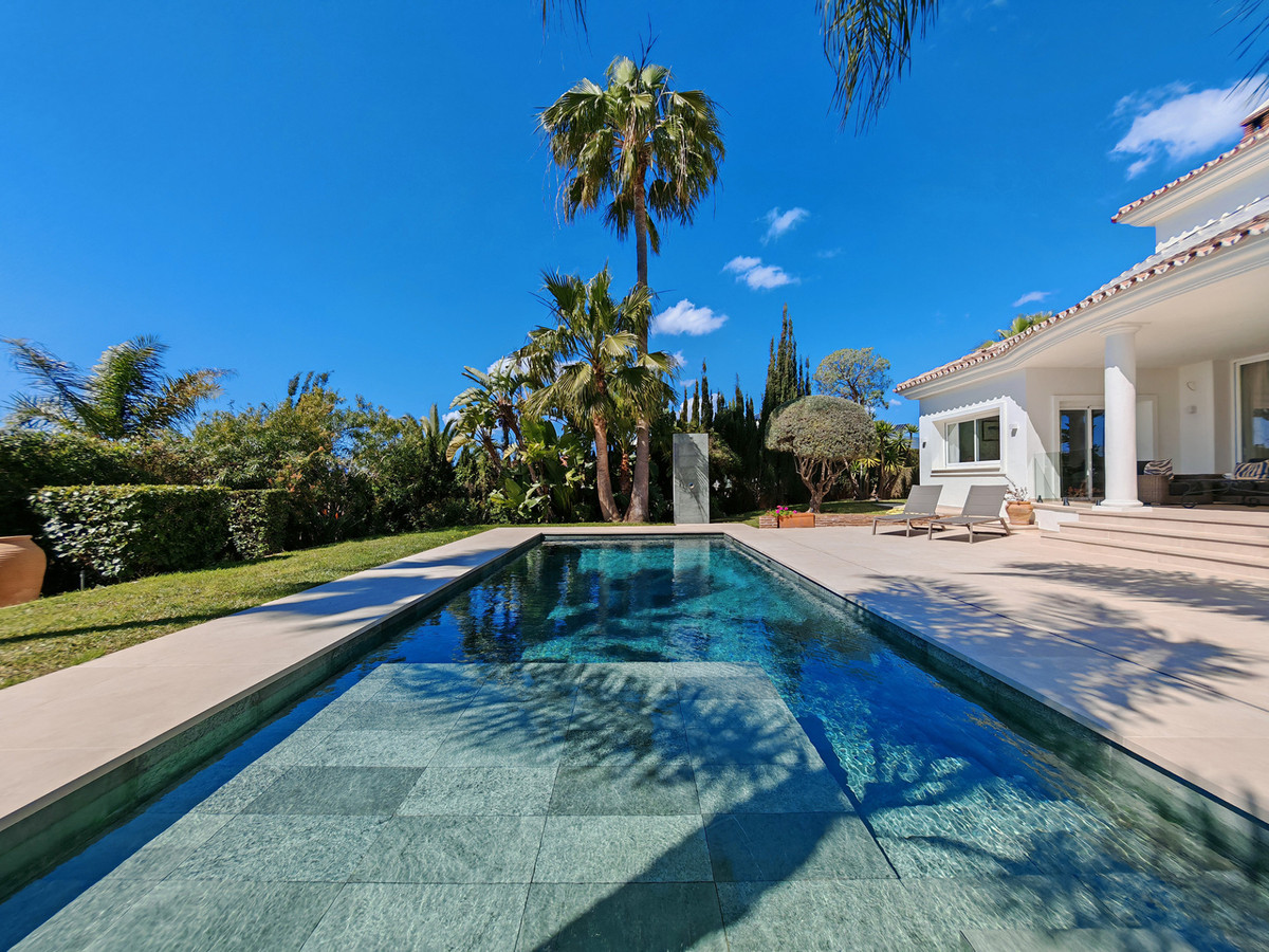 Se vende Villa - Chalet de 4 dormitorios en Costa Del Sol, Málaga, España