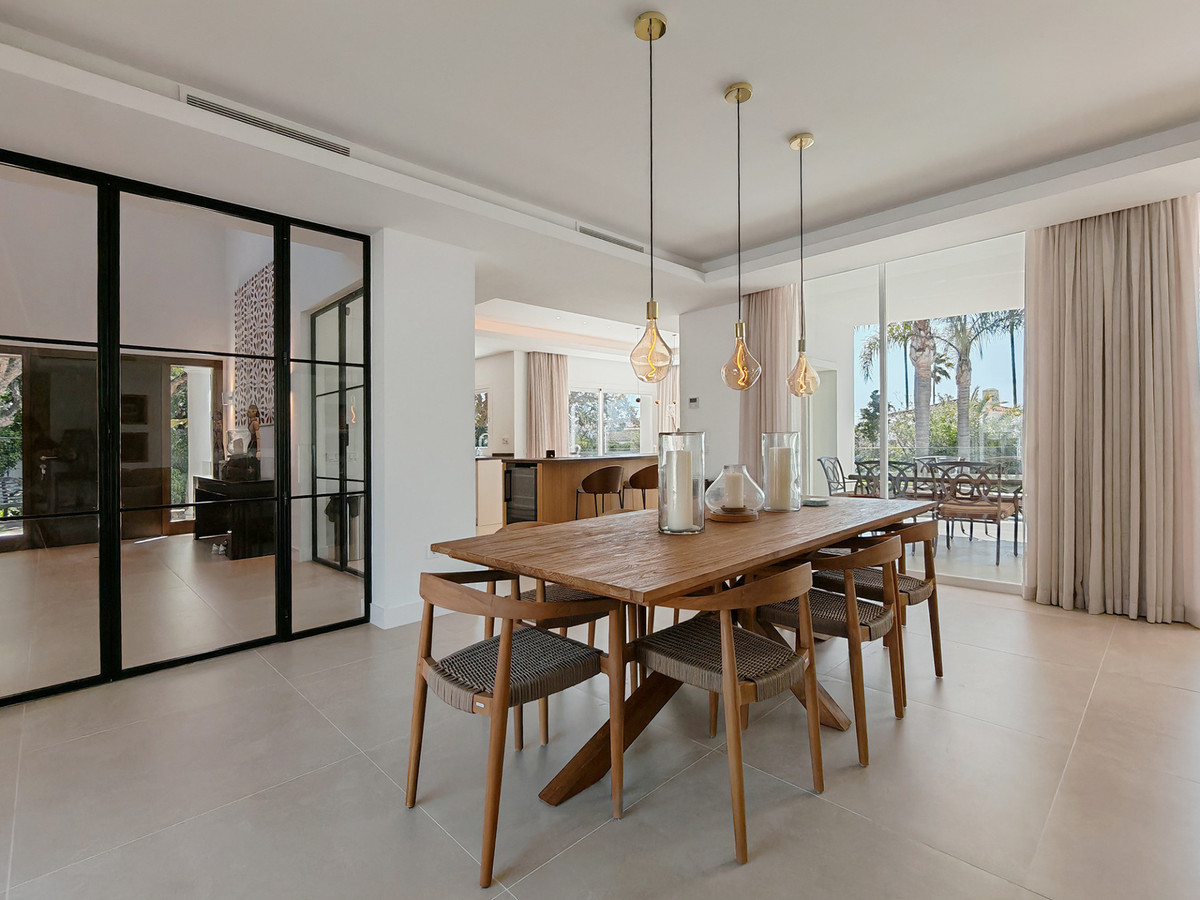 Se vende Villa - Chalet de 4 dormitorios en Costa Del Sol, Málaga, España