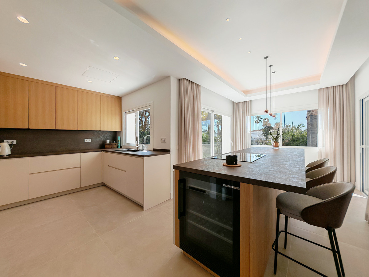 Se vende Villa - Chalet de 4 dormitorios en Costa Del Sol, Málaga, España