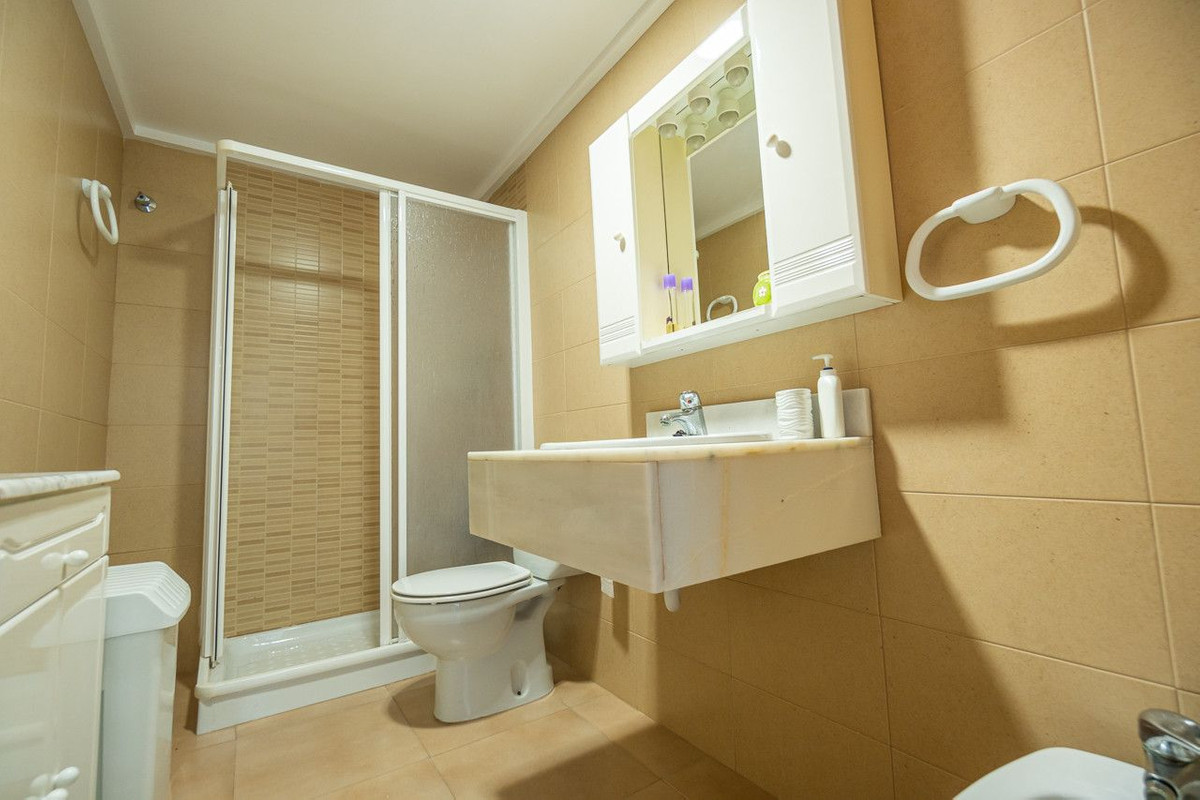 Se vende Apartamento Planta Media de 2 dormitorios en Costa Blanca, Alicante, España
