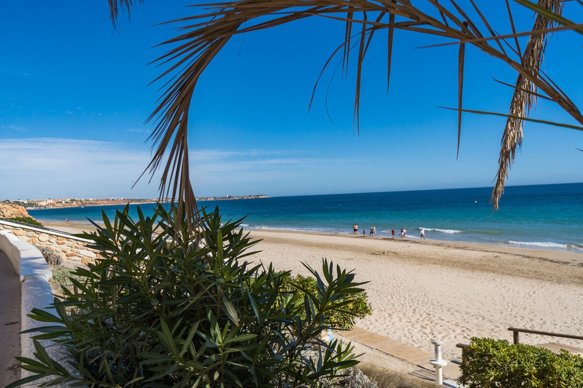 Se vende Apartamento Planta Media de 2 dormitorios en Costa Blanca, Alicante, España