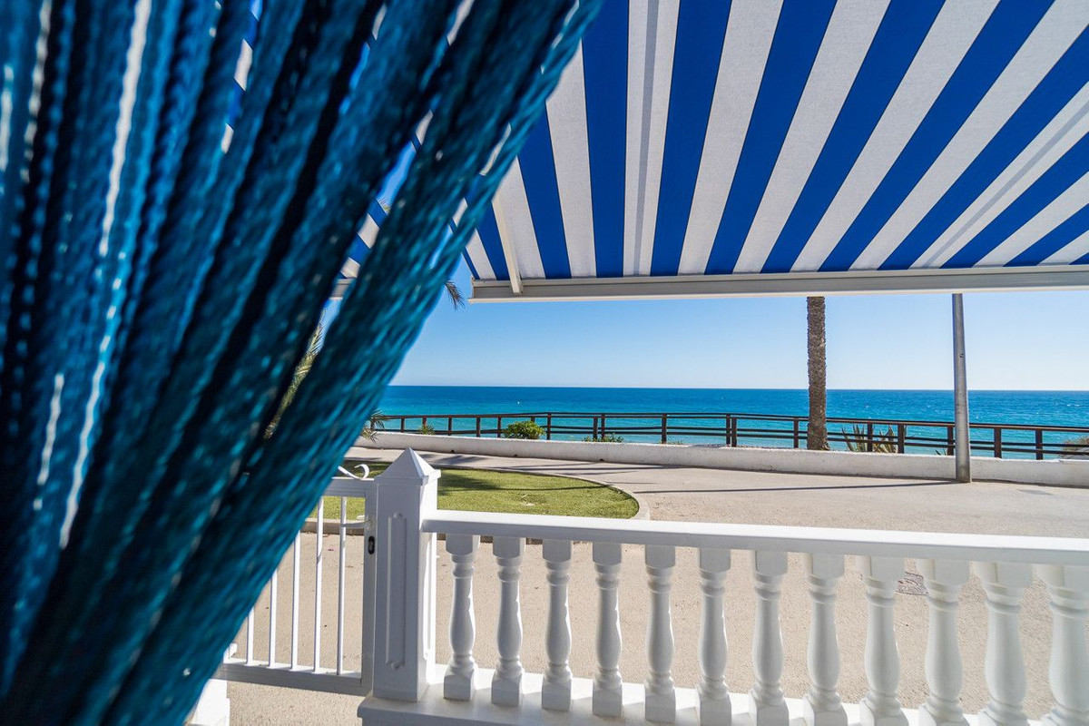 Se vende Apartamento Planta Media de 2 dormitorios en Costa Blanca, Alicante, España
