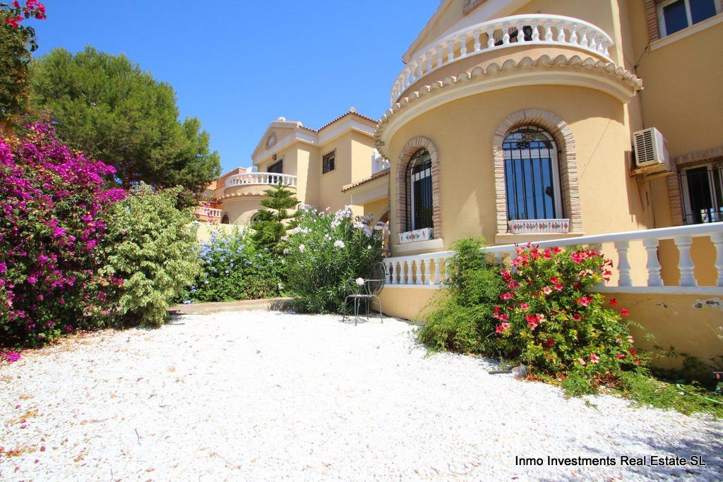 Se vende Villa - Chalet de 4 dormitorios en Costa Blanca, Alicante, España