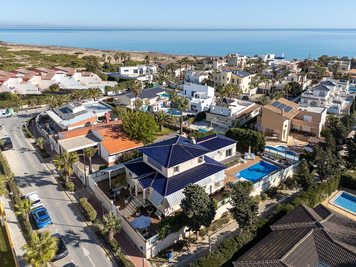 5 Bed Townhouse for sale in Torrevieja Costa Blanca, Alicante, Spain