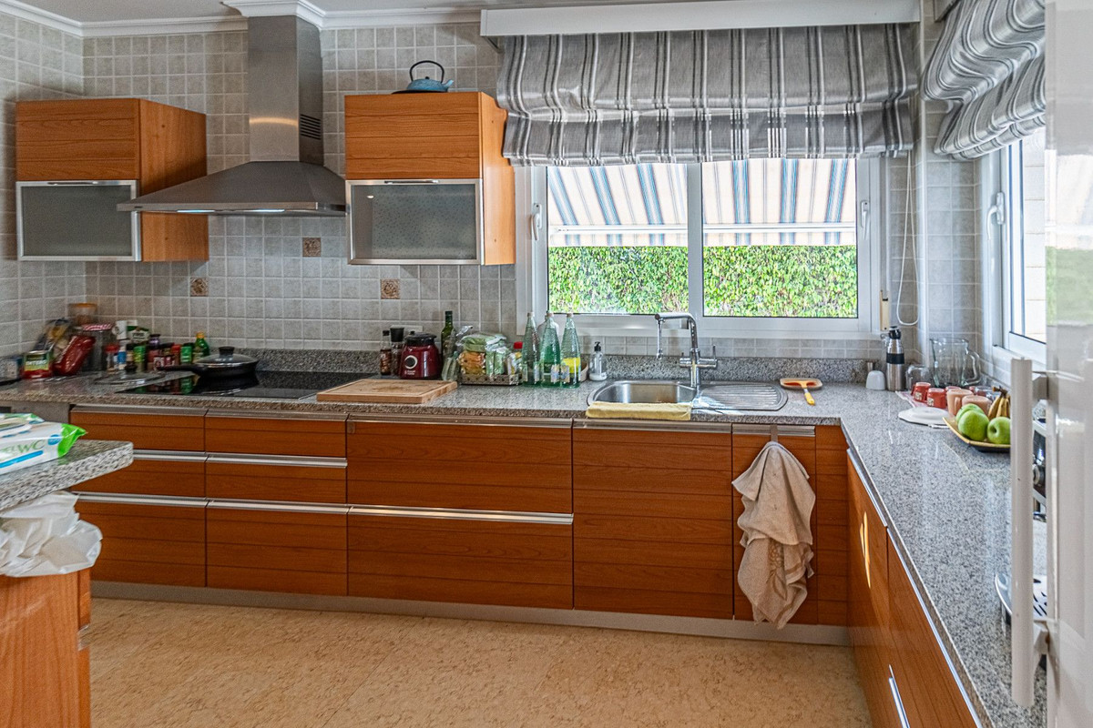 5 Bed Townhouse for sale in Torrevieja Costa Blanca, Alicante, Spain