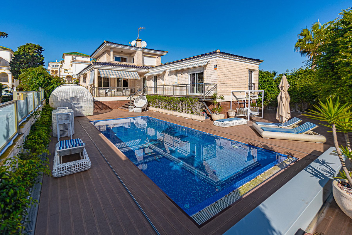 5 Bed Townhouse for sale in Torrevieja Costa Blanca, Alicante, Spain