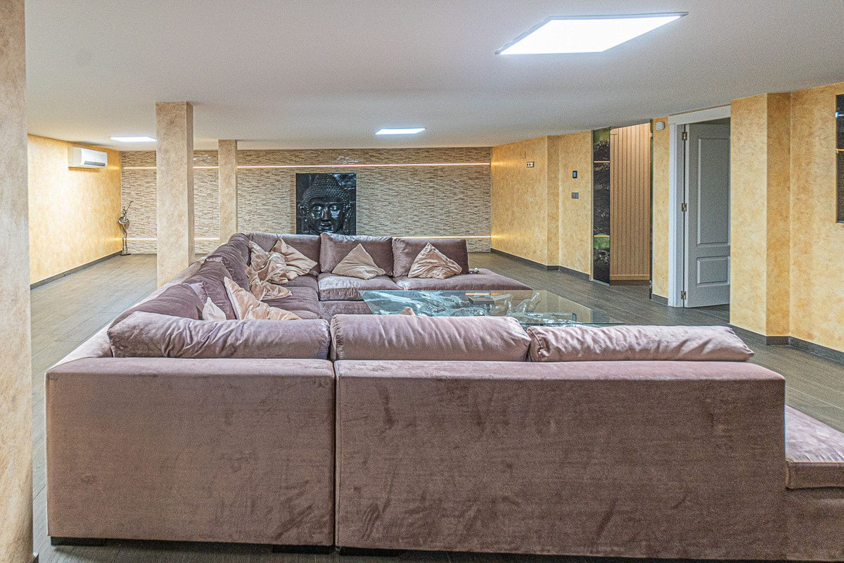 5 Bed Townhouse for sale in Torrevieja Costa Blanca, Alicante, Spain