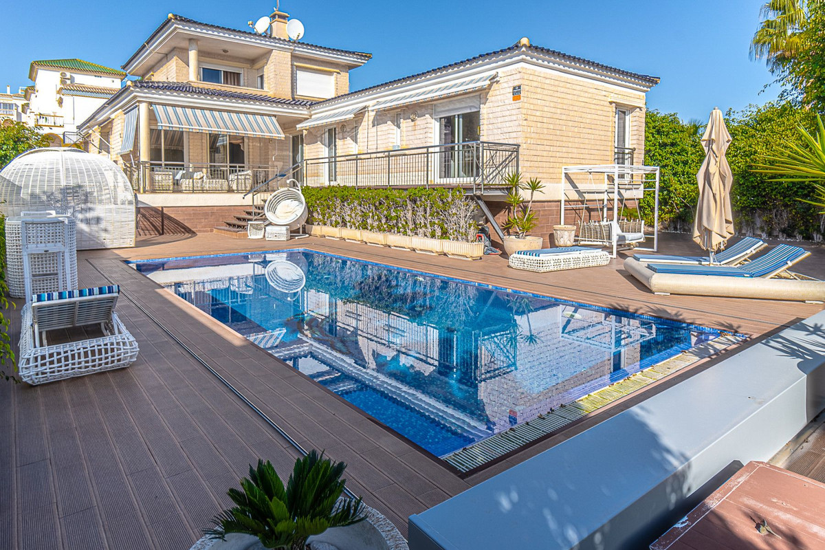 5 Bed Townhouse for sale in Torrevieja Costa Blanca, Alicante, Spain