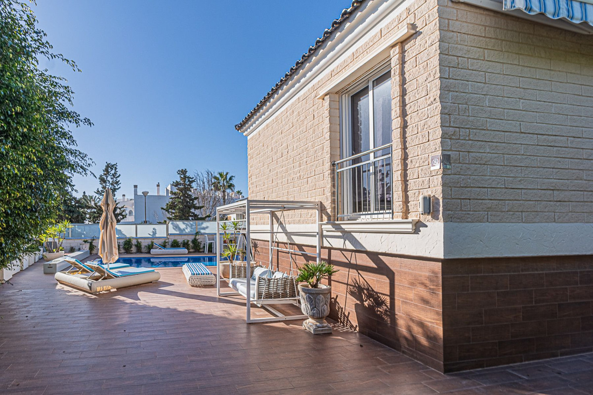 5 Bed Townhouse for sale in Torrevieja Costa Blanca, Alicante, Spain