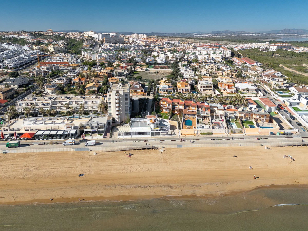 5 Bed Townhouse for sale in Torrevieja Costa Blanca, Alicante, Spain
