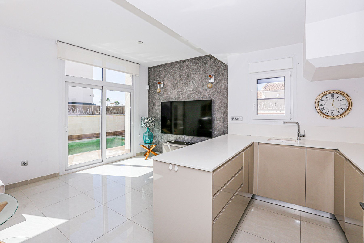 Se vende Villa - Chalet de 3 dormitorios en Costa Blanca, Alicante, España