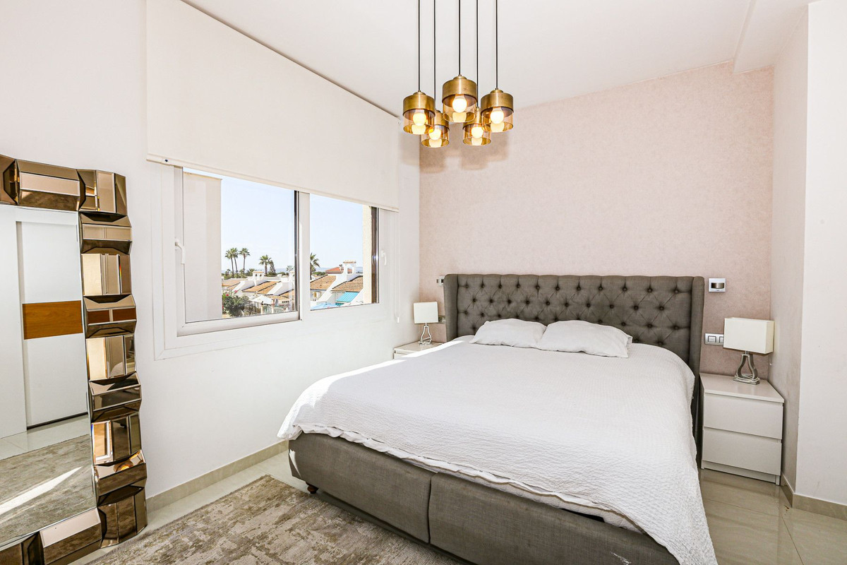 Se vende Villa - Chalet de 3 dormitorios en Costa Blanca, Alicante, España