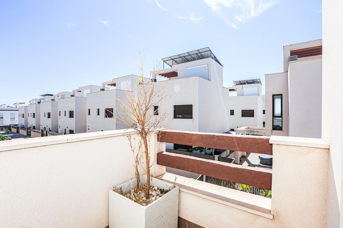 Se vende Villa - Chalet de 3 dormitorios en Costa Blanca, Alicante, España