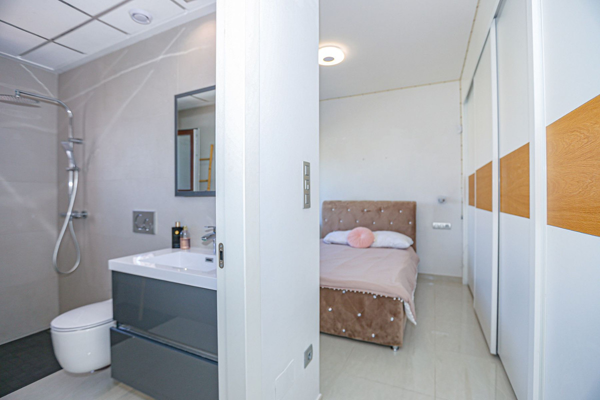 Se vende Villa - Chalet de 3 dormitorios en Costa Blanca, Alicante, España