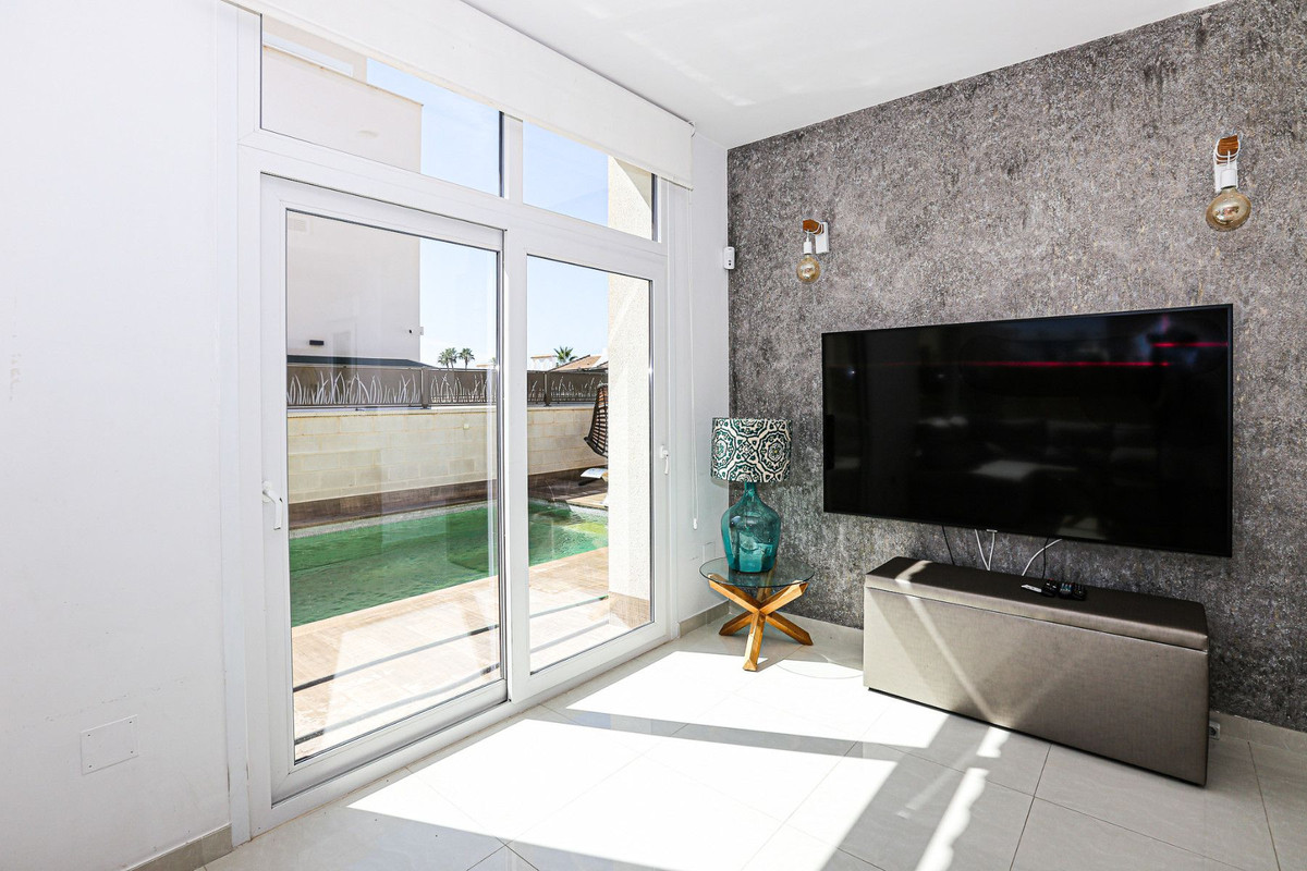 Se vende Villa - Chalet de 3 dormitorios en Costa Blanca, Alicante, España