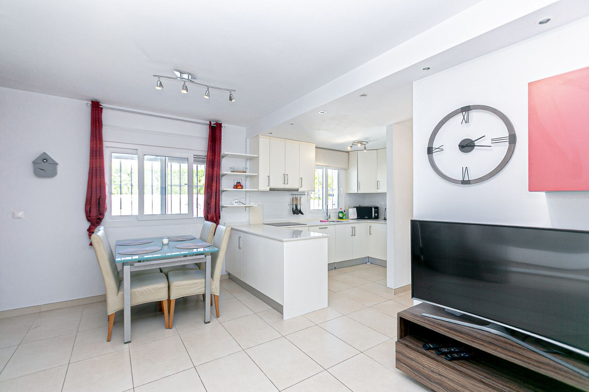 Se vende Villa - Chalet de 4 dormitorios en Costa Blanca, Alicante, España
