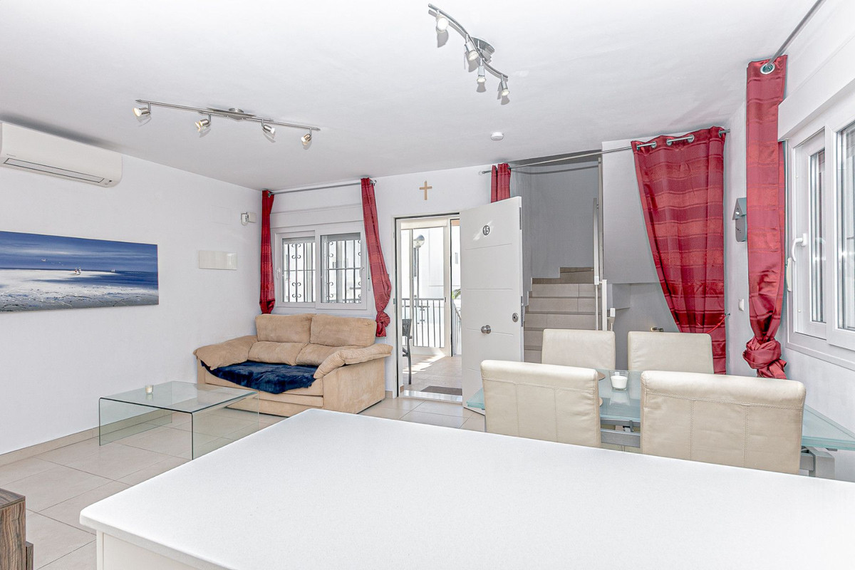 Se vende Villa - Chalet de 4 dormitorios en Costa Blanca, Alicante, España