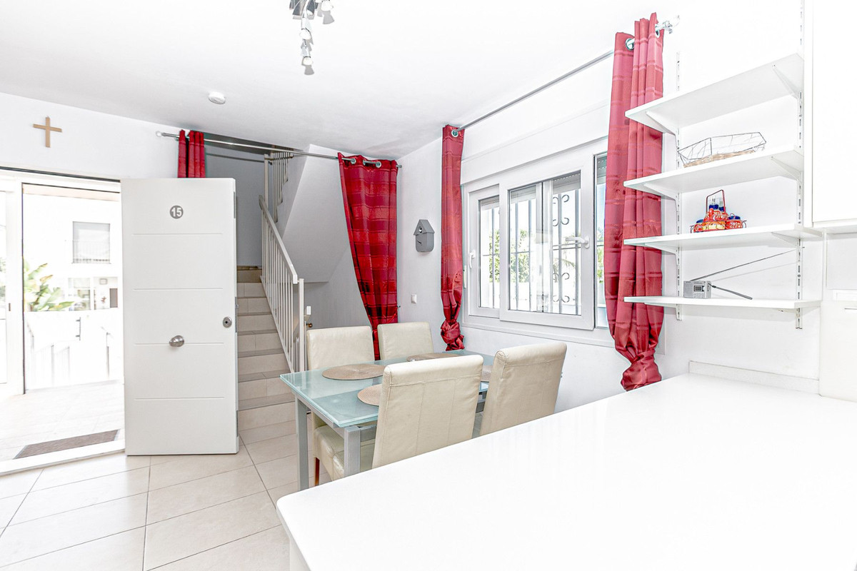 Se vende Villa - Chalet de 4 dormitorios en Costa Blanca, Alicante, España