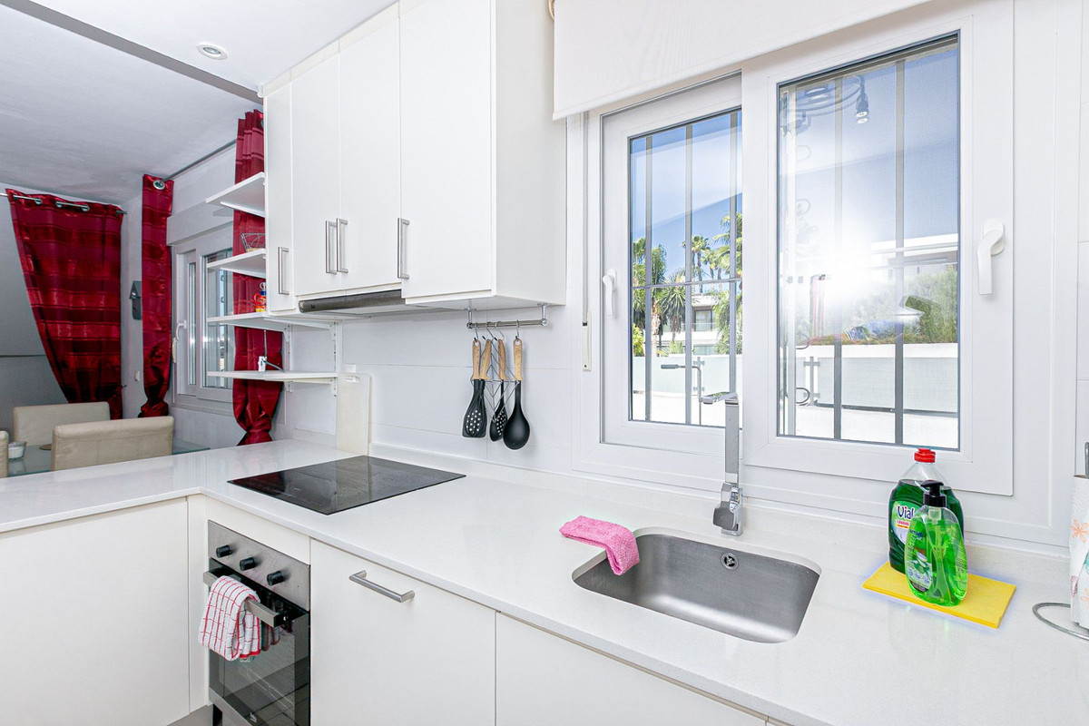 Se vende Villa - Chalet de 4 dormitorios en Costa Blanca, Alicante, España