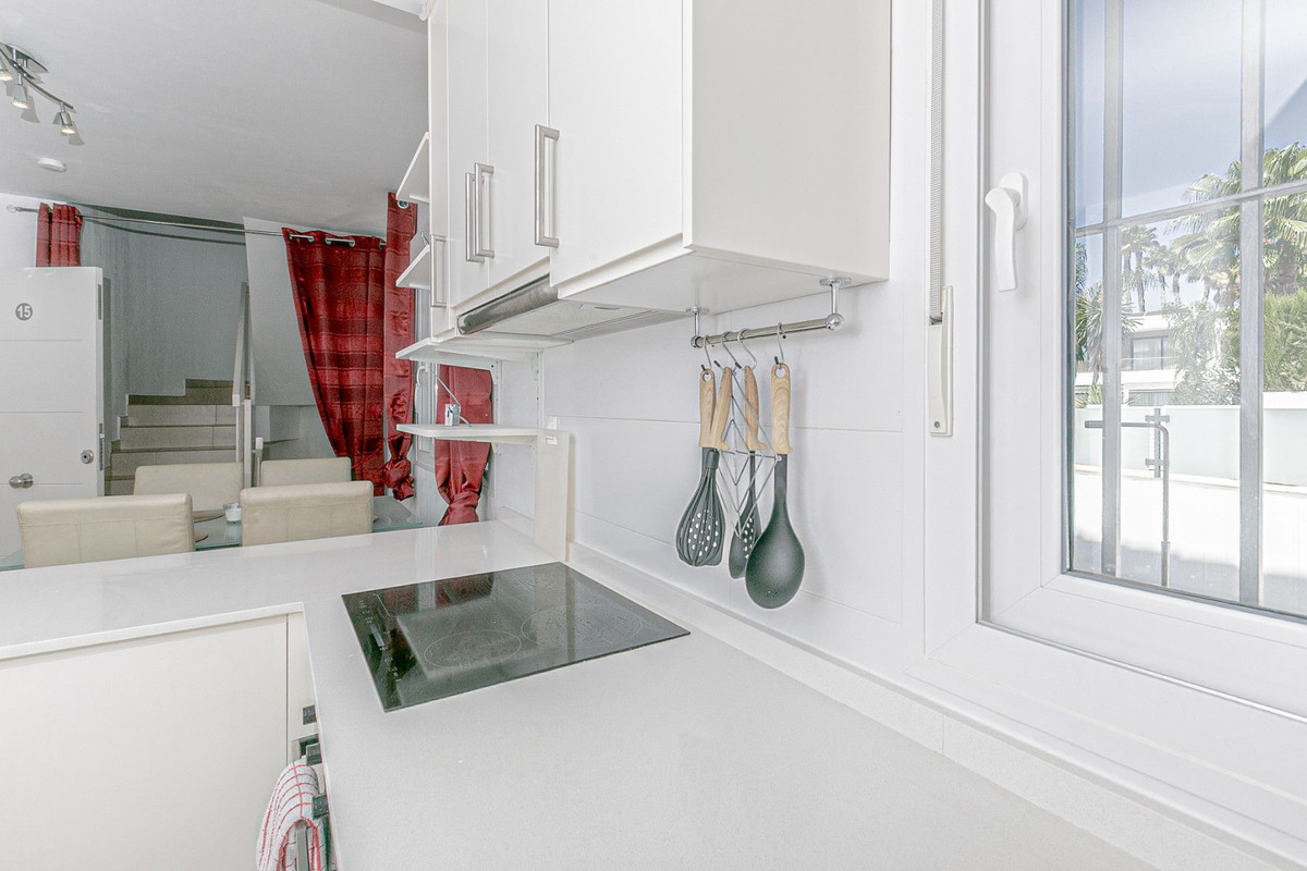 Se vende Villa - Chalet de 4 dormitorios en Costa Blanca, Alicante, España