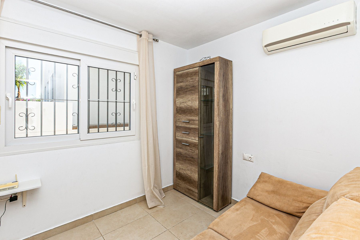 Se vende Villa - Chalet de 4 dormitorios en Costa Blanca, Alicante, España