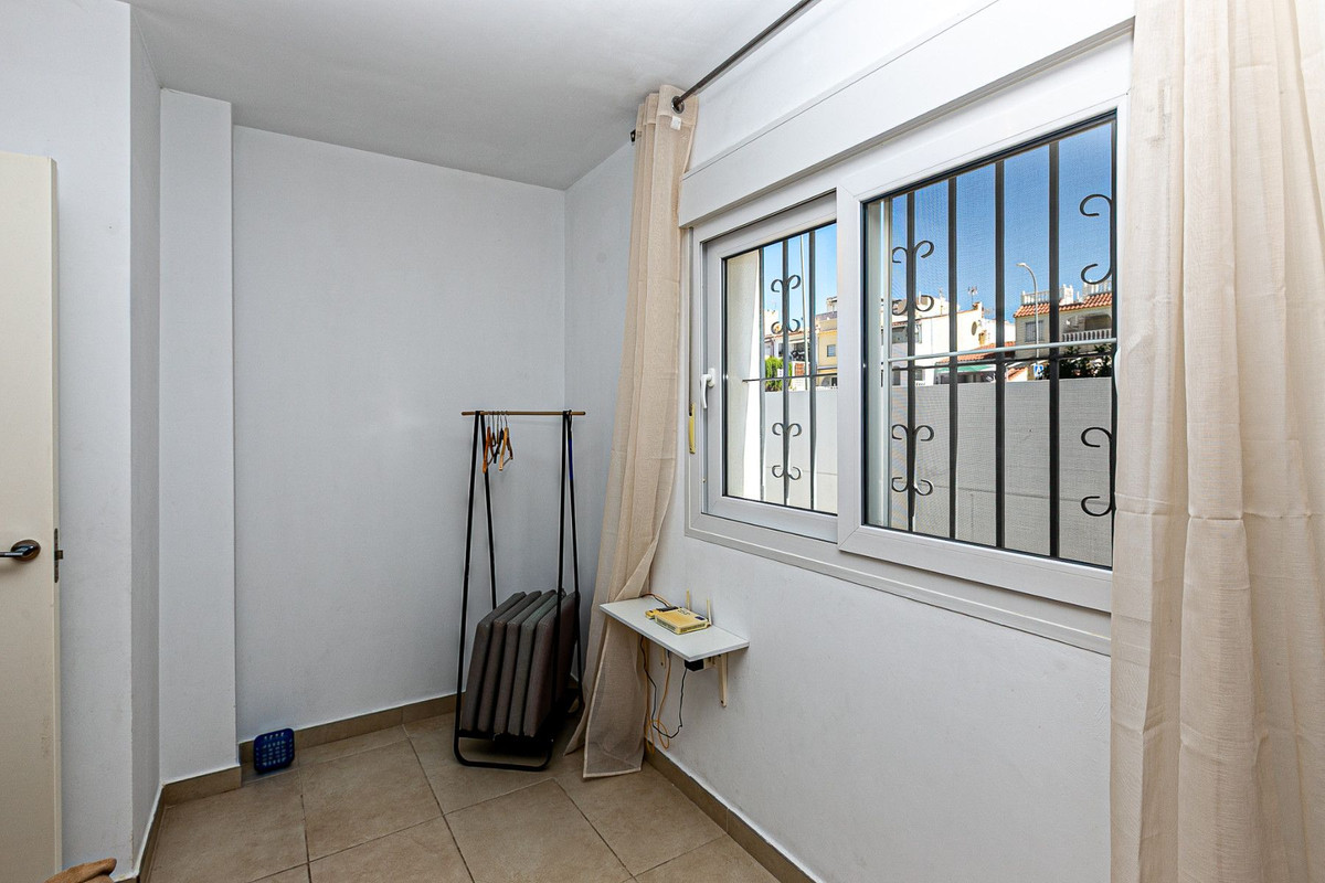 Se vende Villa - Chalet de 4 dormitorios en Costa Blanca, Alicante, España