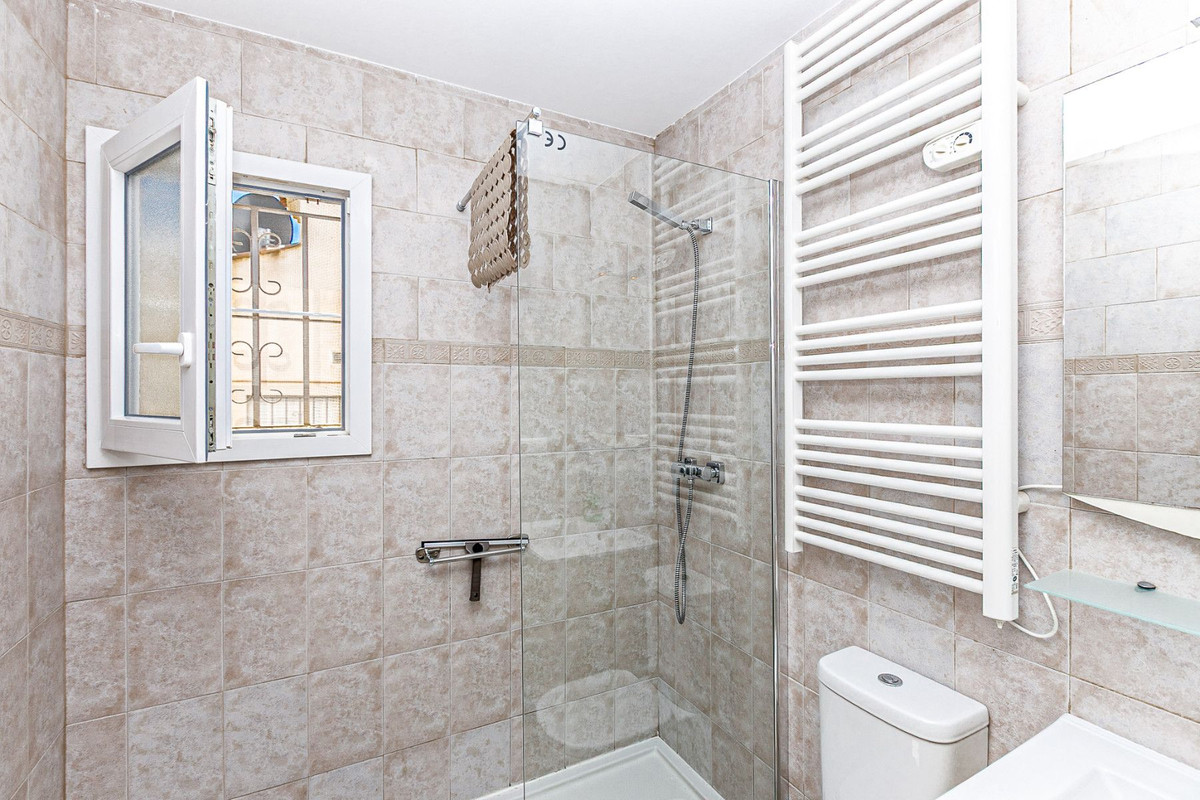 Se vende Villa - Chalet de 4 dormitorios en Costa Blanca, Alicante, España