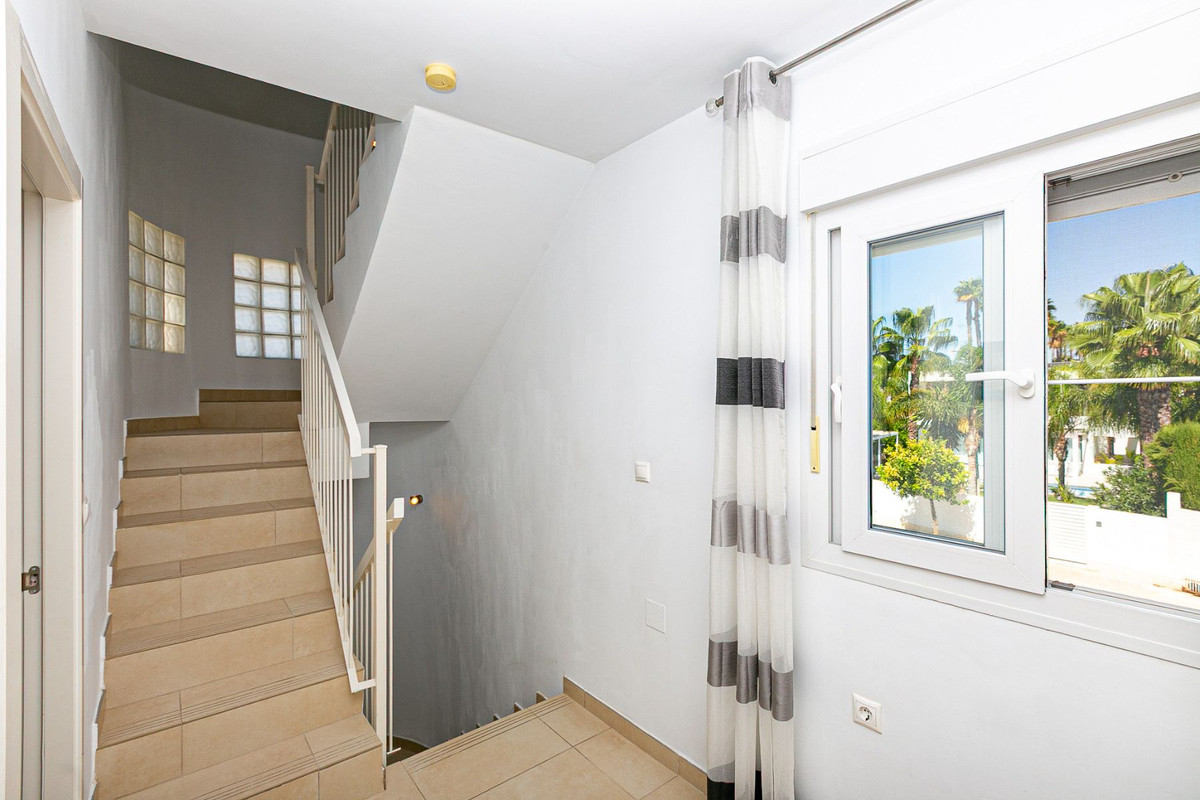 Se vende Villa - Chalet de 4 dormitorios en Costa Blanca, Alicante, España