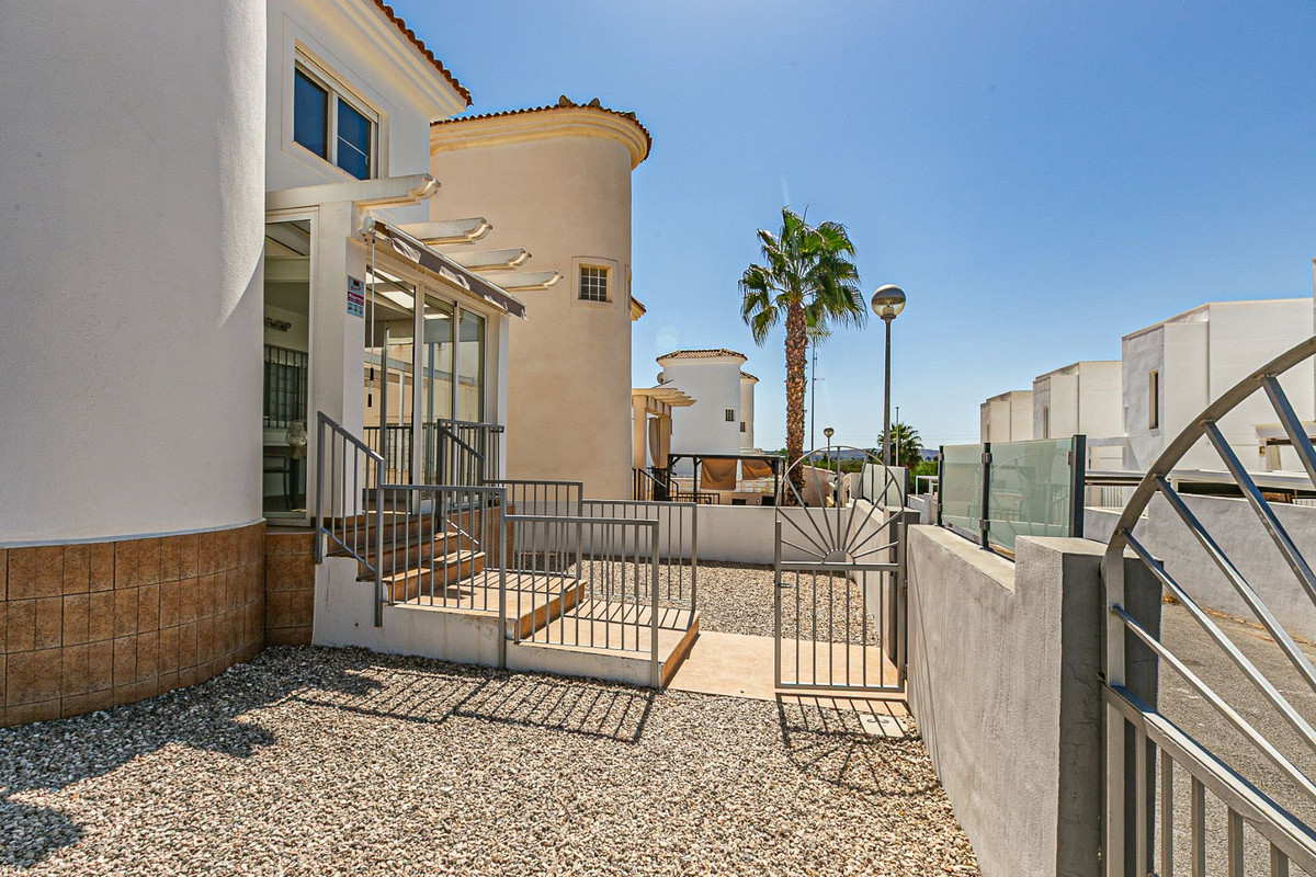 Se vende Villa - Chalet de 4 dormitorios en Costa Blanca, Alicante, España