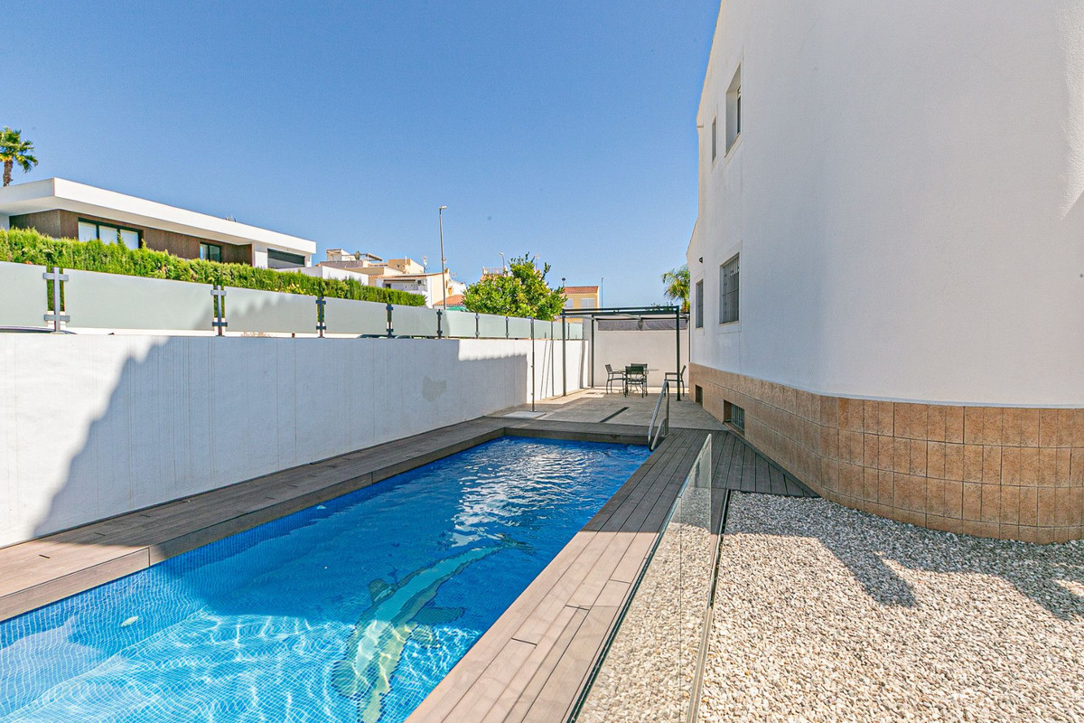 Se vende Villa - Chalet de 4 dormitorios en Costa Blanca, Alicante, España