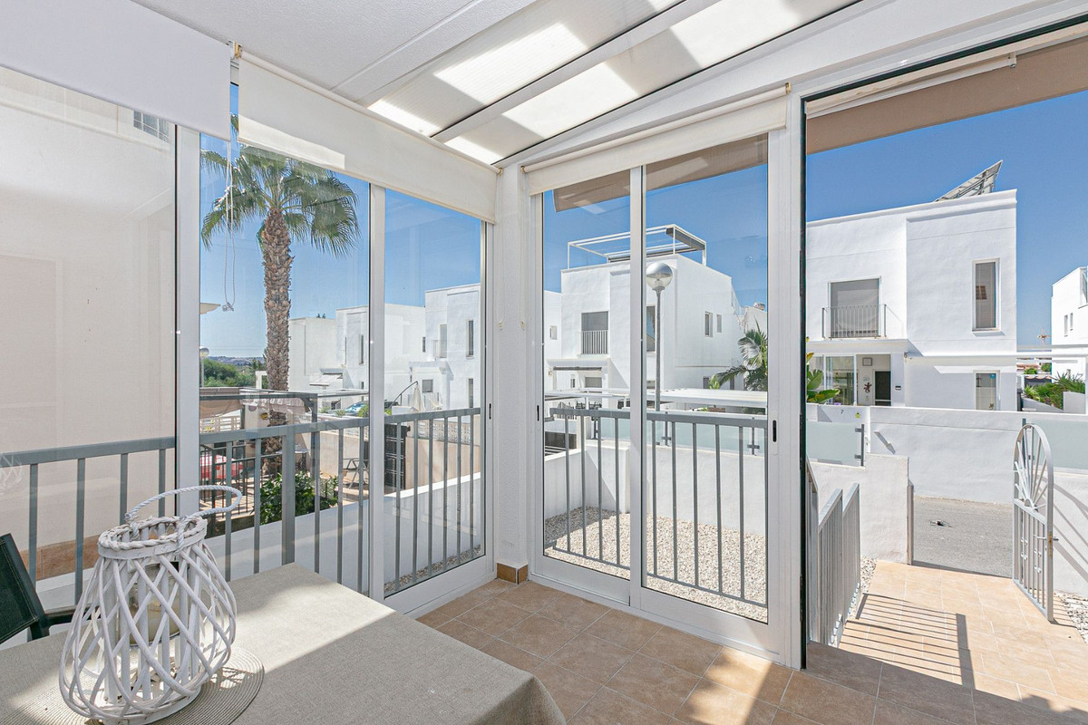 Se vende Villa - Chalet de 4 dormitorios en Costa Blanca, Alicante, España