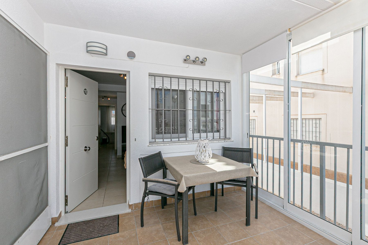 Se vende Villa - Chalet de 4 dormitorios en Costa Blanca, Alicante, España