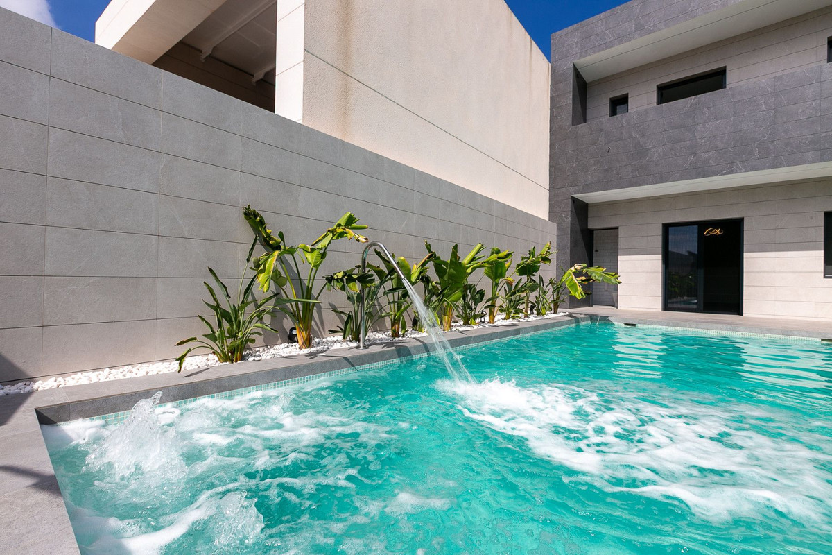 Se vende Villa - Chalet de 5 dormitorios en Costa Calida, Murcia, España