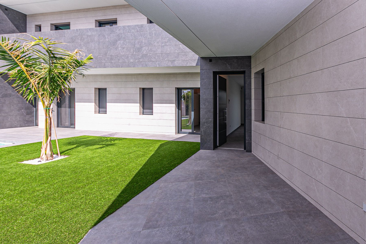 Se vende Villa - Chalet de 5 dormitorios en Costa Calida, Murcia, España