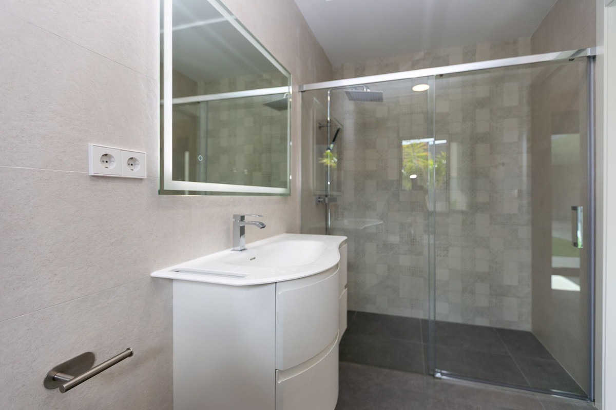 Se vende Villa - Chalet de 5 dormitorios en Costa Calida, Murcia, España
