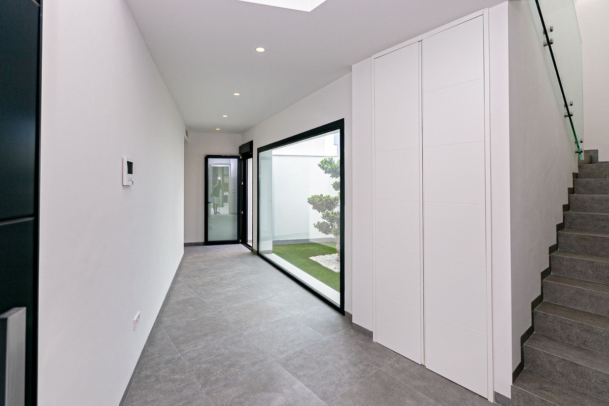 Se vende Villa - Chalet de 5 dormitorios en Costa Calida, Murcia, España