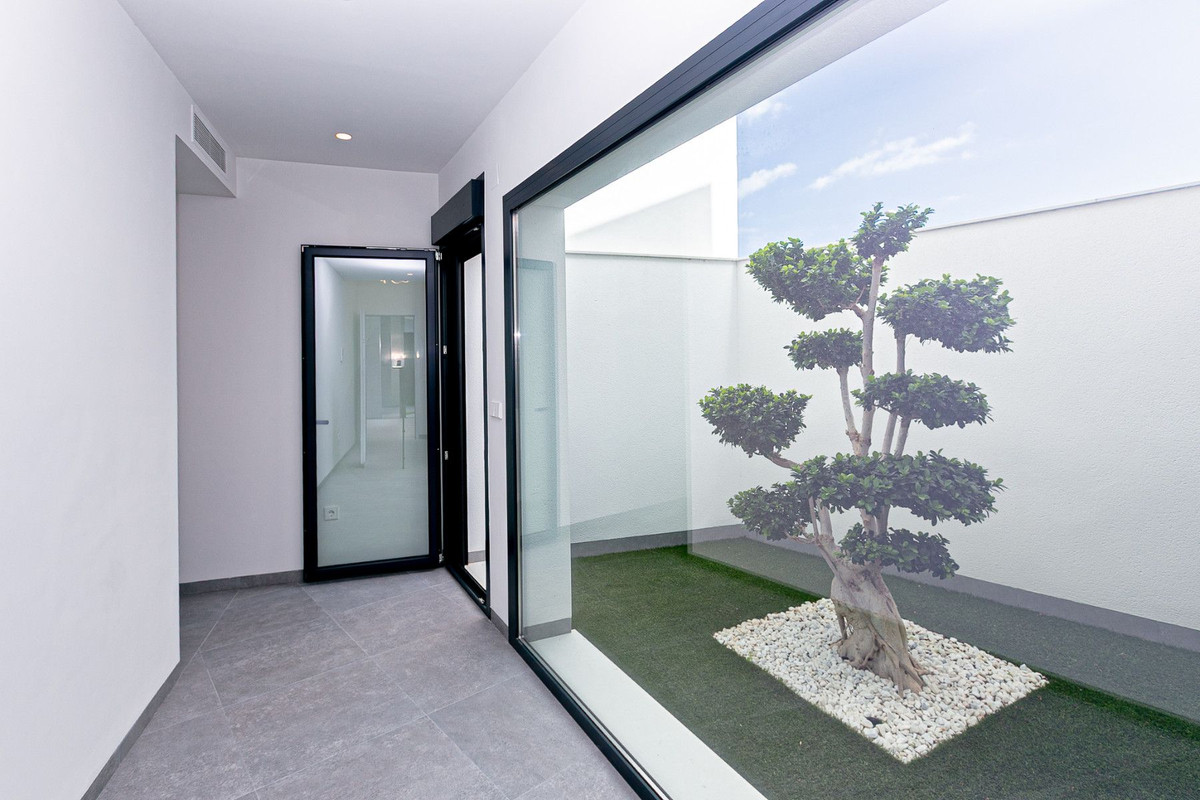 Se vende Villa - Chalet de 5 dormitorios en Costa Calida, Murcia, España