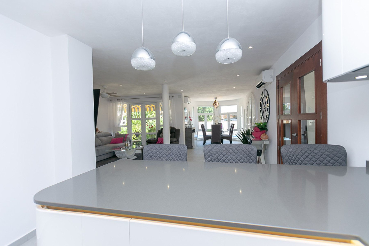 6 Bed Townhouse for sale in Orihuela Costa Costa Blanca, Alicante, Spain