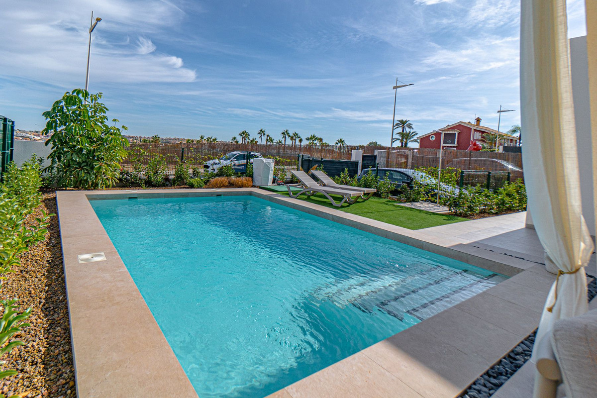 Se vende Villa - Chalet de 3 dormitorios en Costa Blanca, Alicante, España