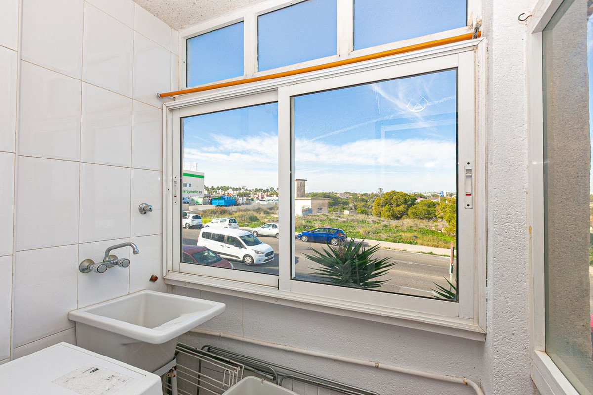Se vende Apartamento Planta Media de 2 dormitorios en Costa Blanca, Alicante, España