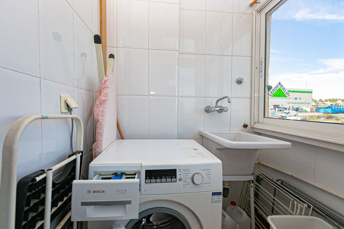 Se vende Apartamento Planta Media de 2 dormitorios en Costa Blanca, Alicante, España