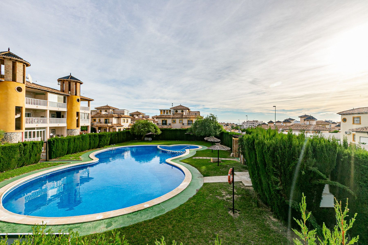 Se vende Apartamento Planta Media de 2 dormitorios en Costa Blanca, Alicante, España