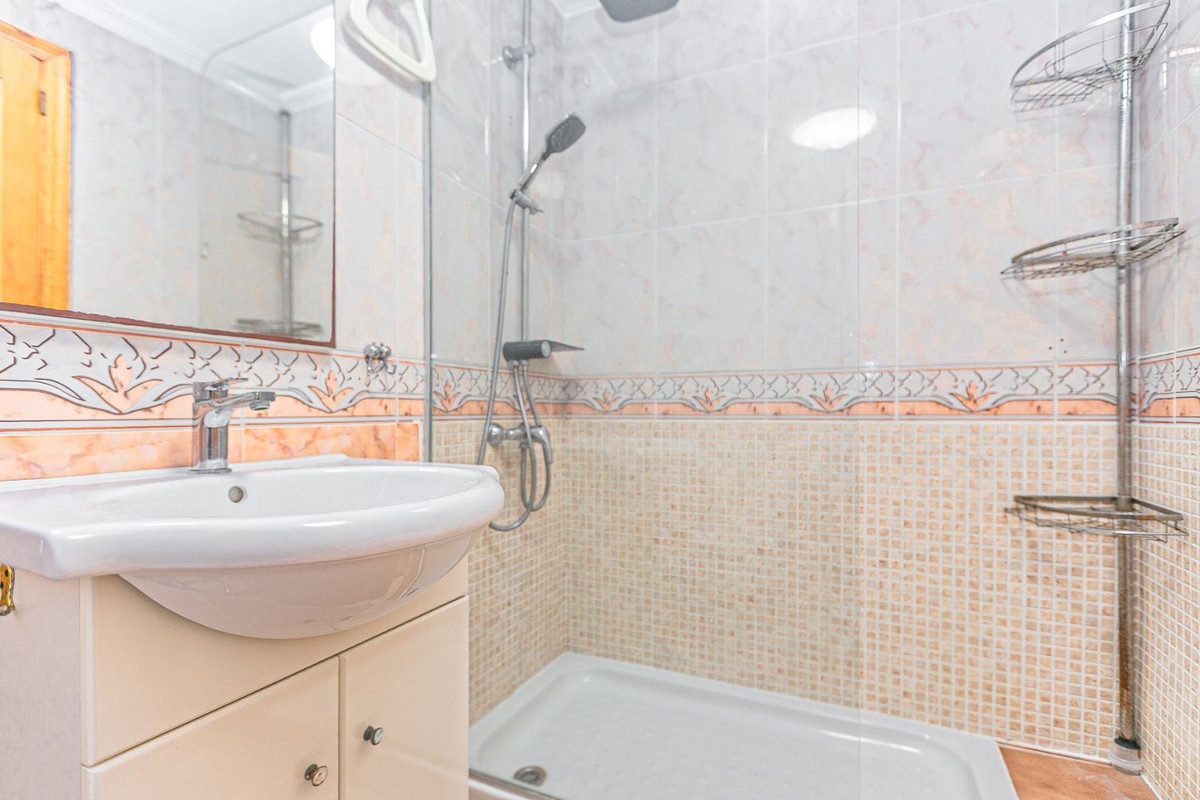 Se vende Apartamento Planta Media de 2 dormitorios en Costa Blanca, Alicante, España