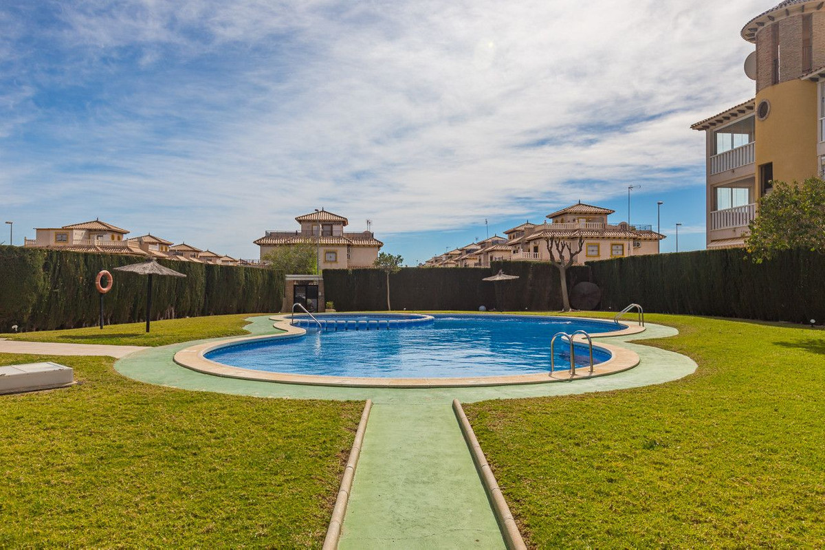 Se vende Apartamento Planta Media de 2 dormitorios en Costa Blanca, Alicante, España