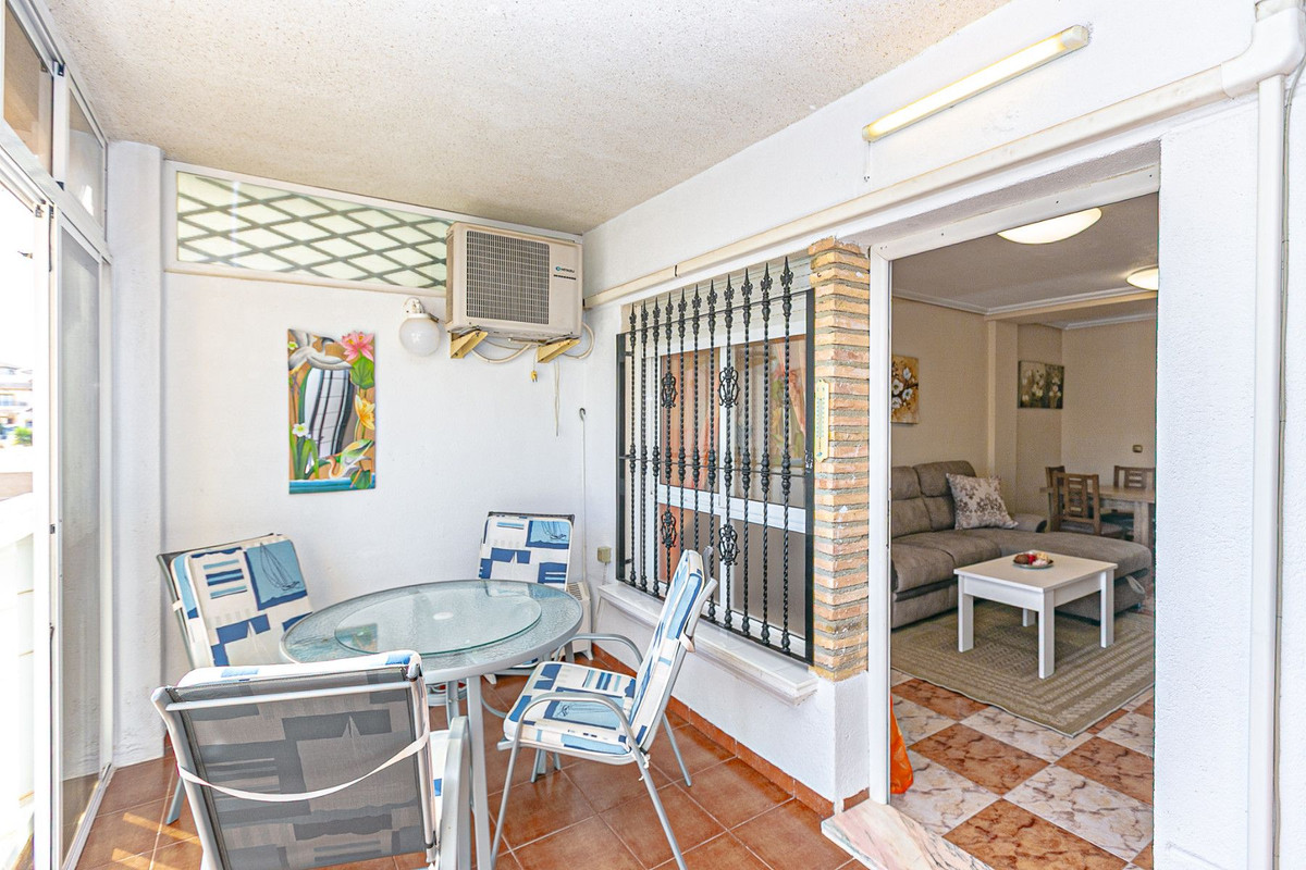 Se vende Apartamento Planta Media de 2 dormitorios en Costa Blanca, Alicante, España
